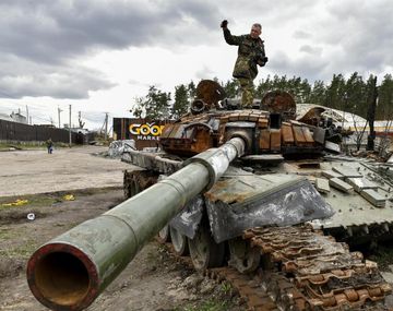 Un tanque ruso destruido en las cercanías de Kiev.