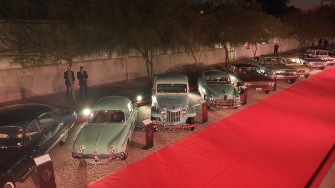 La alfombra roja y los 34 modelos exhibidos en la Fábrica Santa Isabel