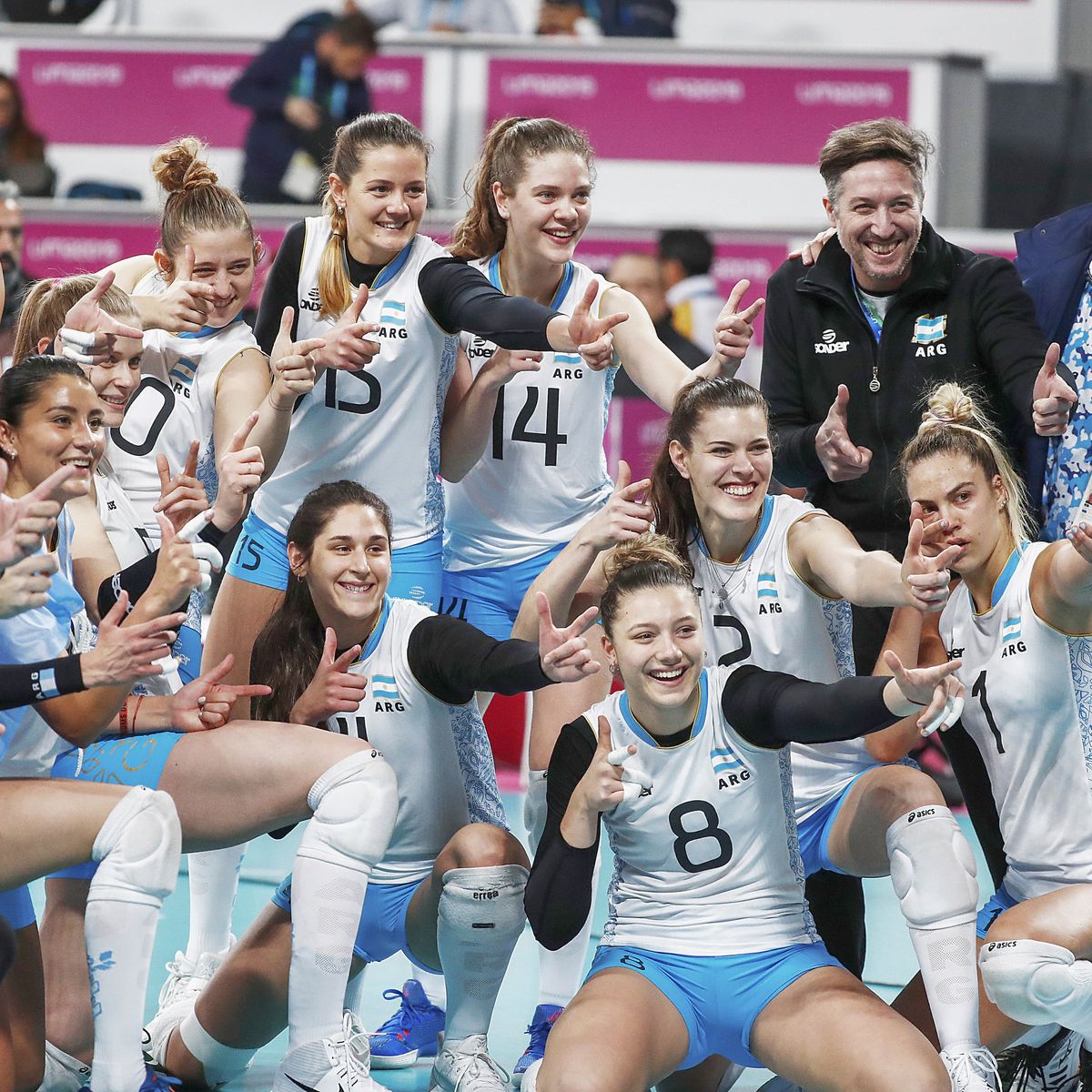 Dia Perfecto Para El Voley Argentino Los Hombres Clasificaron A Tokio Y Las Mujeres Hicieron Historia En Lima