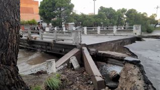 El gobierno de Milei le cobró a Bahía Blanca por los puentes construidos tras el temporal de marzo. El gobierno de Milei le cobró a Bahía Blanca por los puentes construidos tras el temporal de marzo.
