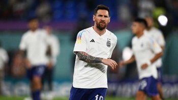un diario de australia pide que hagan un muneco vudu contra messi para ganarle a la argentina