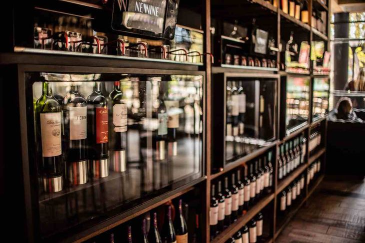 Sales of red wine fell by 4.6% and white wine by 4.7%. Sales of red wine fell by 4.6% and white wine by 4.7%.