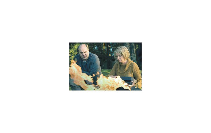 ámbito.com | «Divorcio a la finlandesa» es una entretenida comedia de enredos de Aki Kaurismaki sobre una pareja dispuesta a divorciarse, pero que aún convive ostentando que ahora tienen mejor pareja cada uno por su lado.