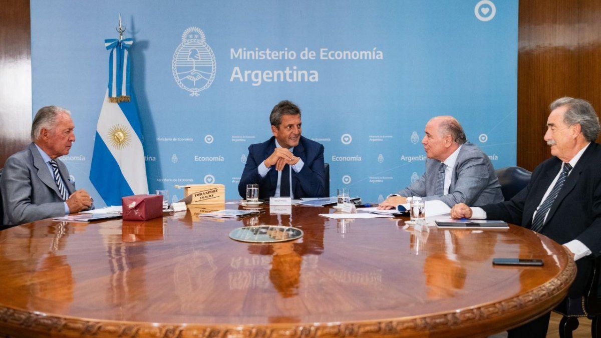 The Chamber of Industries of Uruguay met with the Argentine Minister of Economy