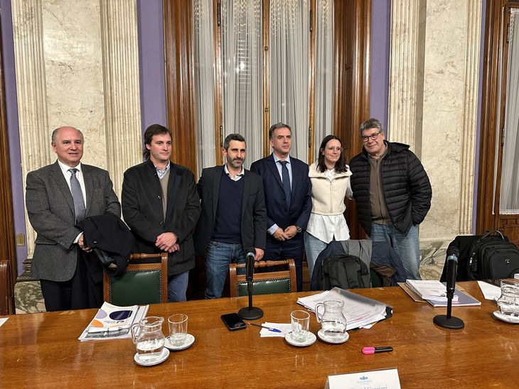 Fernando Pache (CIU), Facundo Márquez (UEU), Fernando Gambera (PIT-CNT) and Natasia Barceló (UdelaR) participated in the event along with Yamandú Orsi.