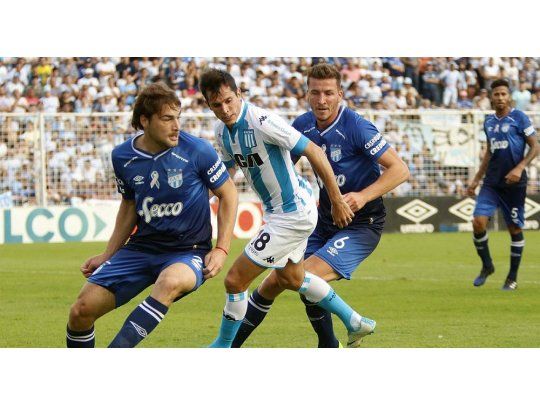 Atlético Tucumán liquidó el pleito en los primeros 20, a pesar del intento de reacción de Racing (Twitter oficial de la Superliga).