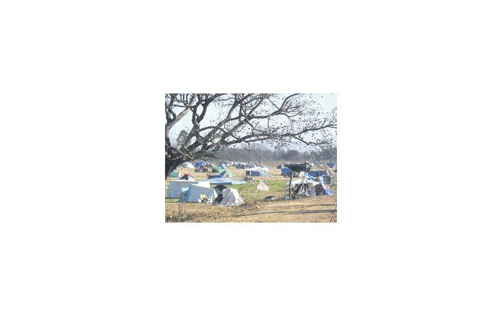 Las tomas y piquetes recrudecieron en las últimas horas en las localidades jujeñas de Perico y Monterrico, en medio del plan de entrega de lotes lanzado por Barrionuevo para intentar calmar la tensión.
