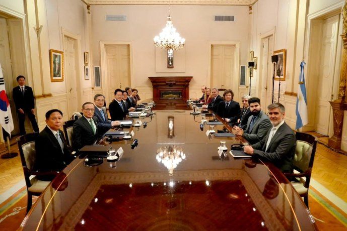 Reunión ampliada entre las delegaciones de Argentina y Corea del Sur.  