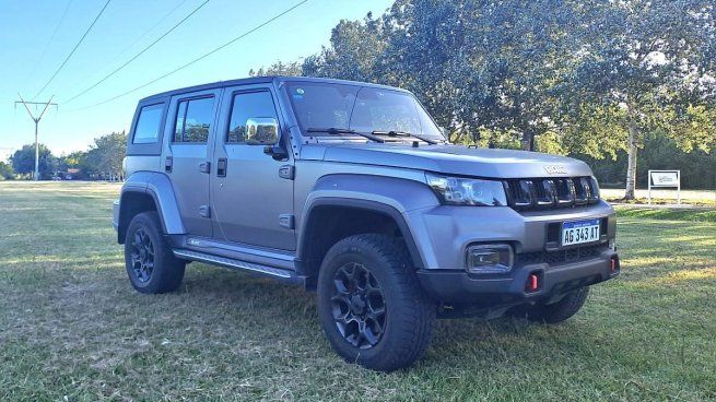 Con aporte de tecnología y motorización de Jeep y Mercedes-Benz, el BAIC BJ 40 Plus es un todo terreno extremo con alto nivel de confort y habitabilidad. Llega importado de China.