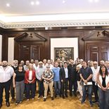 Axel Kicillof recibió a representantes de gremios bonarenses en La Plata. Axel Kicillof recibió a representantes de gremios bonarenses en La Plata.