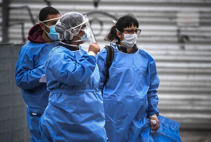 El total de muertes por coronavirus en Argentina llegó a mil.