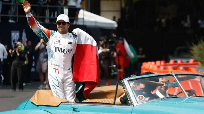 Checo Pérez, con malestar físico.