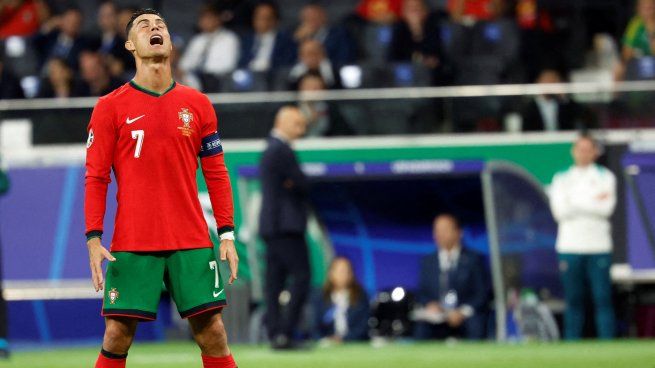 No lo puede creer. Cristiano Ronaldo falló un penal en Portugal y le pidió perdón a los hinchas. 