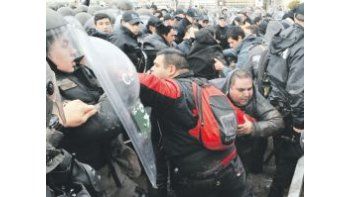 Lo hizo Gendarmería junto a la Policía Aeroportuaria y efectivos de la fuerza policial. Por primera vez se utilizó el protocolo antipiquete.