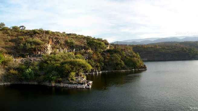 Este pequeño rincón catamarqueño esconde un dique monumental y una naturaleza que sorprende a cada paso.