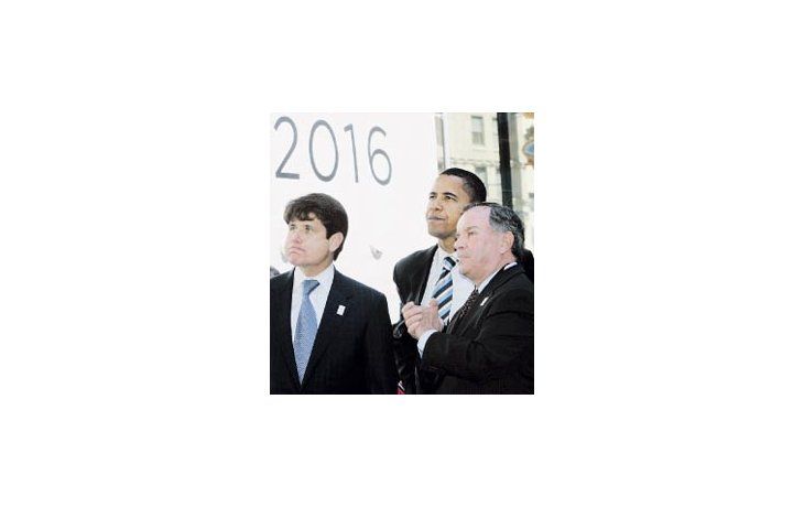 La foto, de abril del año pasado, muestra al gobernador de Illinois, el ayer arrestado Rod Blagojevich (izquierda), junto al entonces precandidato presidencial demócrata, Barack Obama, y al alcalde de Chicago, Richard Delay (derecha). Los tres pujaban por que se entregaran a esa ciudad los Juegos Olímpicos de 2016.