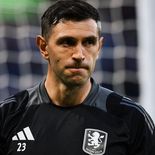 Aston Villa ratificó que Dibu Martínez forma parte de su proyecto para la próxima temporada.