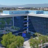 Por la suba de acciones y Cedears, Intel ahora tiene una capitalización bursátil de u$s650.000 millones y está dentro de las 20 compañías más grandes del mundo. Por la suba de acciones y Cedears, Intel ahora tiene una capitalización bursátil de u$s650.000 millones y está dentro de las 20 compañías más grandes del mundo.