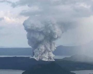 Miles de personas fueron evacuadas por la erupción de un volcán en Filipinas