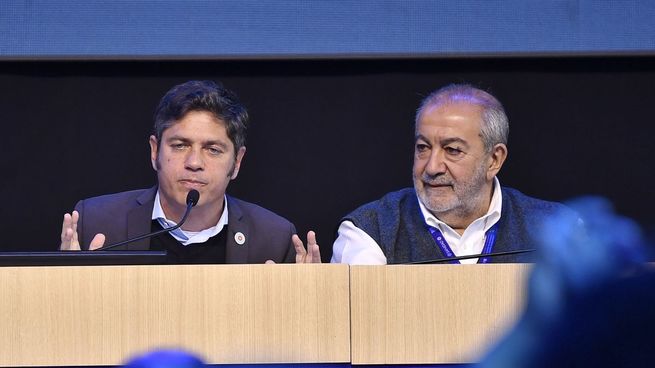Axel Kicillof y Héctor Dáer, en un evento del gremio de la Sanidad en Córdoba.