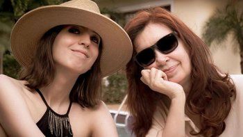 La vicepresidenta Cristina Fernández junto a su hija, Florencia.&nbsp;