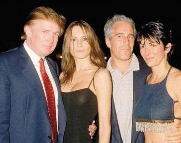 AMISTAD. Donald Trump, su esposa Melania, Jeffrey Epstein y Ghislaine Maxwell, arrestada ayer. Ambos empresarios fueron cercanos. 