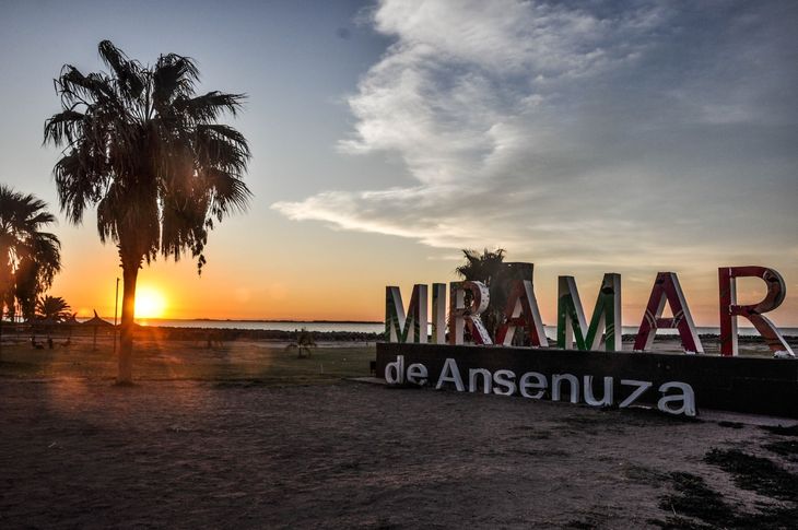 Miramar de Ansenuza is located in the heart of Córdoba, surrounded by the Mar Chiquita lagoon, a unique ecosystem. Miramar de Ansenuza is located in the heart of Córdoba, surrounded by the Mar Chiquita lagoon, a unique ecosystem.