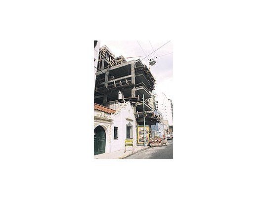 El pasajeVolta enBelgrano esel centro deuna polémicaante ladecisión deun grupo devecinos queestá frenandolaconstrucciónde edificios.