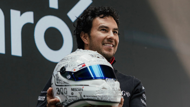 Checo Pérez presenta su casco para el GP de México 2026.&nbsp;