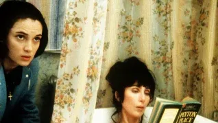 La reconocida actriz y la cantante logran atrapar al público con esta imperdible producción.