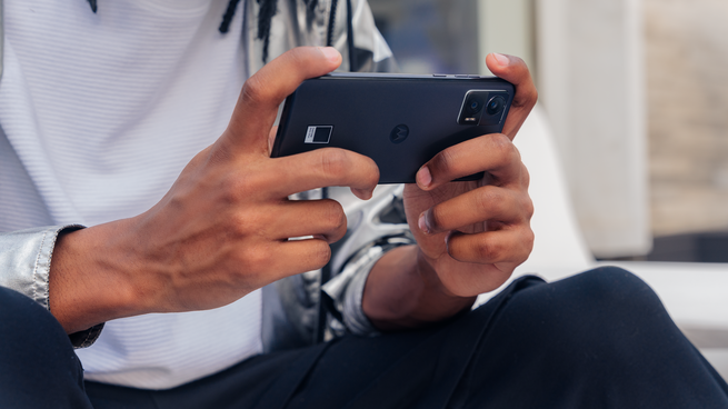 motorola edge 30 neo_gallery shoot (1).png