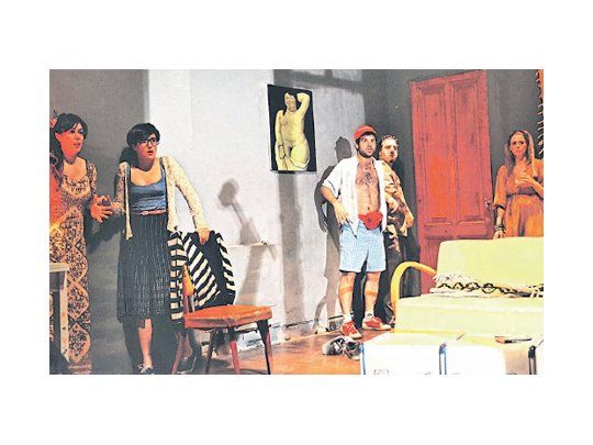 Once actores llevan adelante el pandemónium que propone el dramaturgo y director Bernardo Cappa con gran entrega y naturalidad, sin que el desorden reinante afecte la sencillez y frescura de esta comedia de enredos.