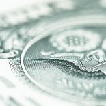 El dólar global subió y el precio del petróleo cayó este martes. El dólar global subió y el precio del petróleo cayó este martes.