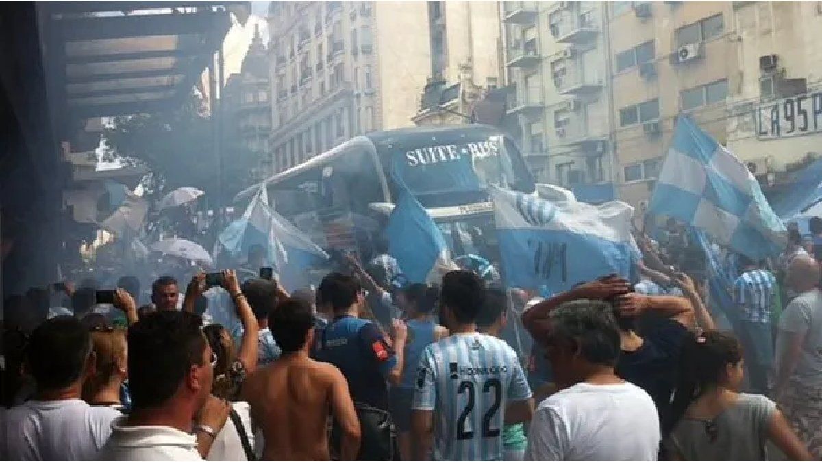 Racing fans will raise their flag to say goodbye to the team before the Sudamericana final