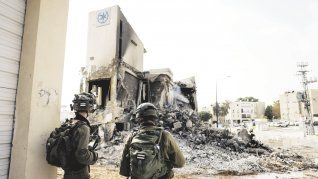 Bombardeo. Territorio israelí devastado tras las bombas. El ejército evacúa a residentes que viven cerca de la Franja de Gaza.