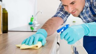 Especialistas explican por qué algunas personas recurren constantemente a la limpieza. Especialistas explican por qué algunas personas recurren constantemente a la limpieza.