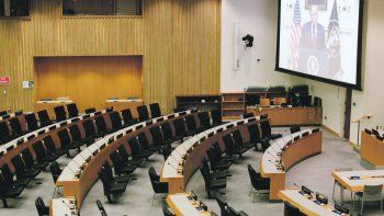 UNA IMAGEN INÉDITA. El mensaje grabado de Donald Trump ante la Asamblea General de la ONU fue emitido en un salón completamente vacío. La pandemia evitó que los líderes mundiales se desplazaran, como es habitual, a la sede de la organización en Nueva York.