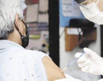 Pfizer y BioNTech inician ensayo de vacunas enfocadas en Ómicron