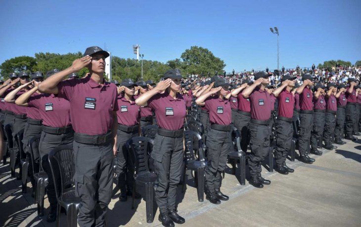 Más de 60 mil firmas para que se prohíba a la policía actuar sin uniforme y sin móviles policiales