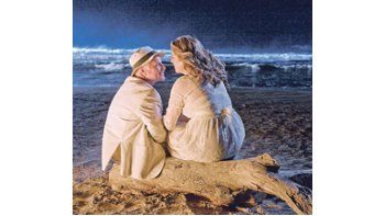 Nia Vardalos (la autora y protagonista de «Mi gran casamiento griego») y Richard Dreyfuss en un aparte de autoayuda romántica de la fallida «Mi vida en Grecia».