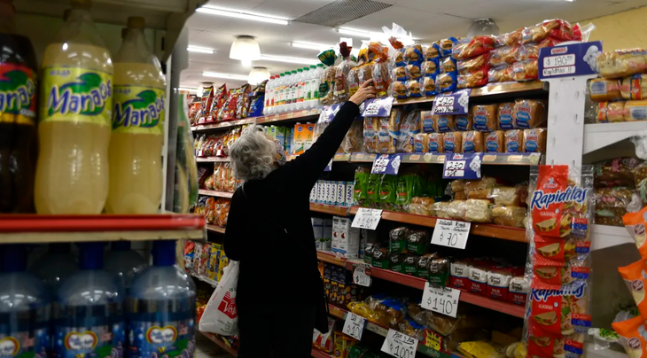 Guerra a la inflación: rigen de este lunes las nuevas canastas de productos frescos y esenciales