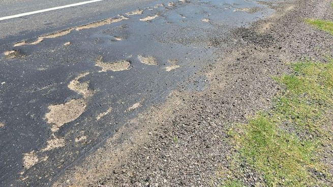 La RN 11 en Santa Fe presenta un marcado deterioro por la falta de mantenimiento de Vialidad Nacional.