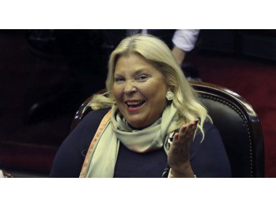 Cristina es como un cuco, tiene el 30 por ciento pero no tiene más que el 30 por ciento, salvo que queramos ir a Venezuela. Cristina es ir a Venezuela, es persecución política, es hambre. Estamos saliendo paso a paso como una nación es serio, evaluó Carrió.
