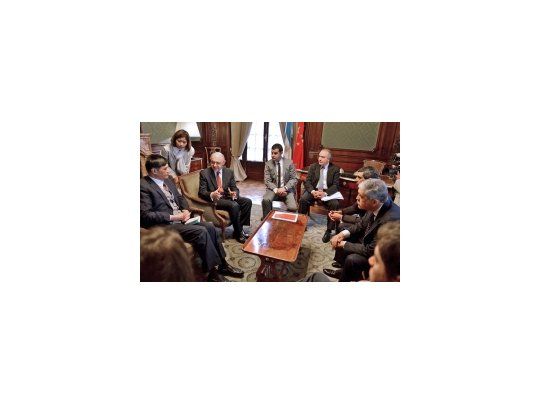 Funcionarios locales recibieron en el Palacio San Martín al vicepresidente de la Comisión Nacional de Desarrollo y Reforma de la República Popular China, Zhang Xiaoquinag.
