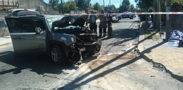 El choque ocurrió cuando los oficiales, que se desplazaban en moto, colisionaron frontalmente con una camioneta Jeep en el cruce de la avenida Mozart y la calle Guido, en Quilmes Este.