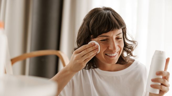 El desmaquillante al que se halló una bacteria peligrosa para la salud.