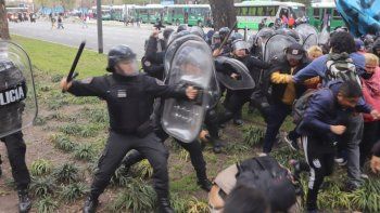 La Policía de la Ciudad desalojó a piqueteros de la 9 de Julio.