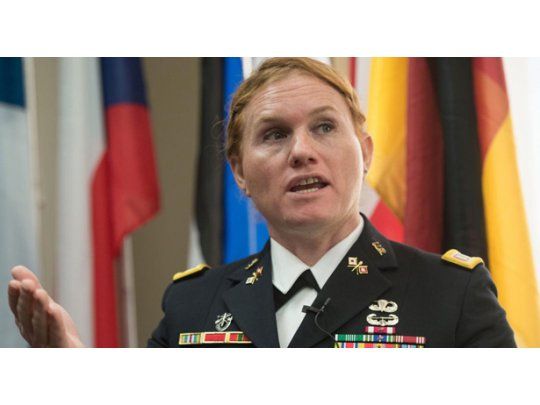 La capitana Sage Fox había sido separada del cuerpo del Ejército de EEUU como hombre y tras realizarse una operación de cambio de sexo fue invitada a participar como mujer.