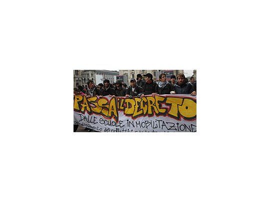 Italia: Senado aprobó polémica reforma educativa y hubo incidentes