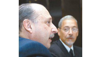 ámbito.com | Los ministros de Defensa de la Argentina y Brasil, José Pampuro y José Viegas Filho, coordinaron ayer en Brasilia el envío de tropas a Haití. La semana próxima se reunirán también con su par chilena, Michel Bachelet, en Buenos Aires.